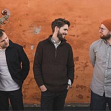 JAZZ MØDER FOLK HOS AZUR AZUR
Fredag 11. september kl. 20.00 gæster den dansk-svenske trio Azur Azur&hellip;