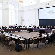 FOLKETINGSTUR BLEV TIL RUNDBORDSSAMTALE
SSFs årlige tur til Folketinget blev i år lagt sammen med&hellip;