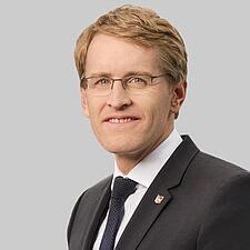 GÜNTHERS SOMMERTUR STARTER HOS SSF
Slesvig-Holstens ministerpræsident, Daniel Günther, tager også i&hellip;