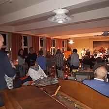 Billedkalvekade: Amtsfest/grønkålsspisning med rigtig god stemning. Musik: Rainer Martens & Band.