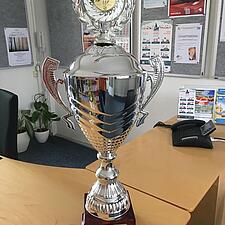 Denne pokal står på spil, når de sydslesvigske organisationerne dyster mod hinanden på friluftsmødet&hellip;