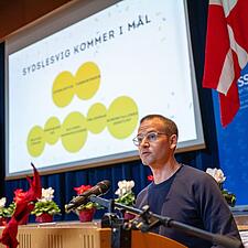 ÅRSMØDEMOTTO: SYDSLESVIG KOMMER I MÅL
Mottoet til årsmøderne 2024 blev præsenteret på landsmødet. &hellip;