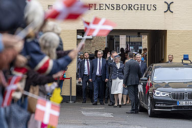 Følg tronskiftet i fællesskab