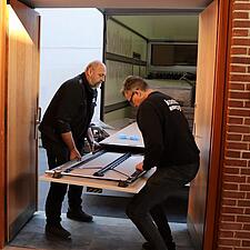 SÅ KOM DE NYE BORDE

I dag fik Husumhus nye borde leveret fra Kontor Syd. Da SSFs ejendomskomissær,&hellip;