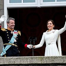 KONGEPAR BESØGER SYDSLESVIG
Kongehuset i Danmark har netop meddelt, at H.M. Kong Frederik 10. og&hellip;