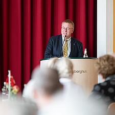 HELE JØRGEN KÜHLS OPLÆG KAN LÆSES ONLINE
Et af oplæggene på SSFs 100-års jubilæumsmødet, der blev&hellip;