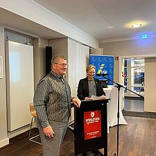 Formanden for SSF Damholm, Heinzwilly Clasen, fik overrakt Sydslesvig Forenings sølvnål for mange&hellip;