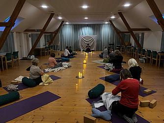 Yogaaften i Store Vi