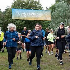 LØVELØBET I ØSENDE REGN
Det blev lidt af en våd omgang, da der i dag blev holdt Løveløbet.&hellip;
