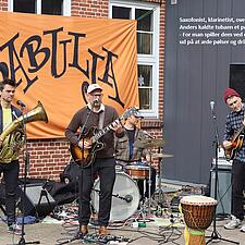 FUT I FEJEMØJET MED BABULJA

Eftermiddagens koncert med bandet Babulja var måske ikke ligefrem&hellip;