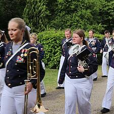 MØD DEM I TØNNING I MORGEN

Tordenskioldgarden leder optoget forud for friluftsmødet.