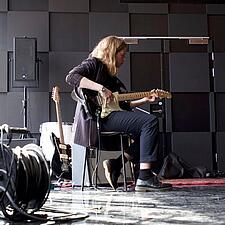 MINDRETALS-MELODI GRANDPRIX

Støt vores kunstner!

Jule Sösemann, kunstnernavn SØLO, har brug for&hellip;