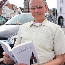 PRÆSTE-ROMAN om en DJÆVELSK GENOPSTANDELSE
Ruben Fønsbo, præst ved den danske menighed i Lyksborg,&hellip;