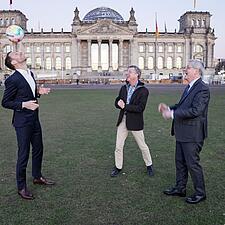 EUROPEADA 2024: På vej til en fodboldfest
Finalen til UEFAs fodbold-EM 2024 spilles i Berlin. Det&hellip;