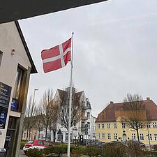 Der flages i anledning af Hendes Majestæt Dronningens 50-års jubilæum. 🇩🇰