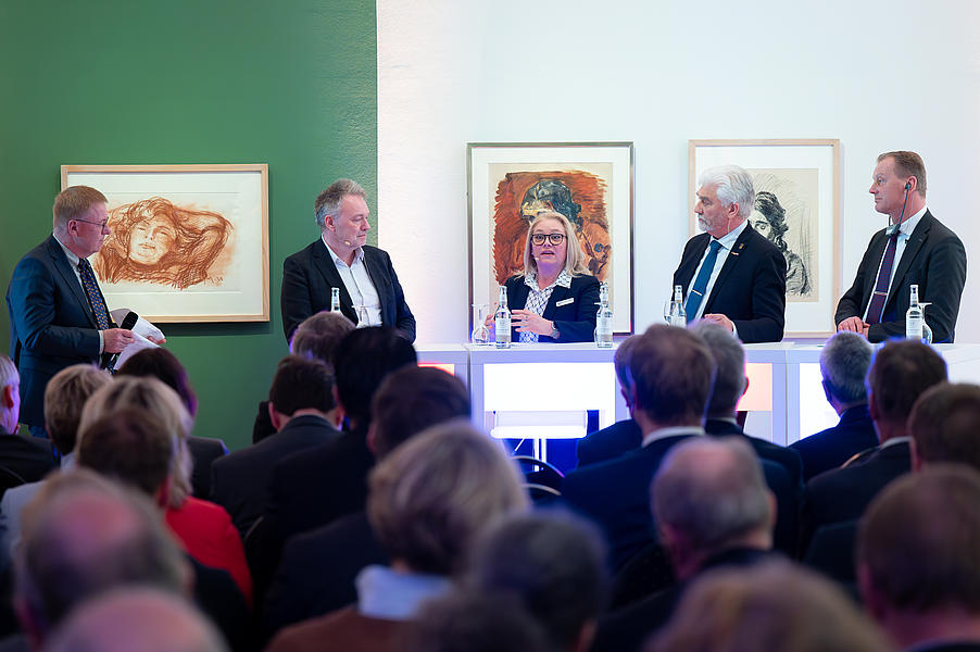 Markering: En milepæl fyldte rundt.