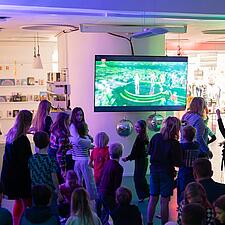 MGP: SAMARBEJDE NÅR DET ER BEDST
Glimmer, glitter, popcorn, sodavand, selfies, dans, sminkning,&hellip;