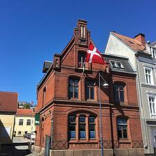 Overalt i Sydslesvig er Dannebrog blevet hejst på og ved vore bygninger. Det er ikke kun&hellip;