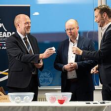 HELD I LODTRÆKNING
Det kunne være meget værre.
Les Ladines og Serbske Mustwo. Sådan hedder&hellip;