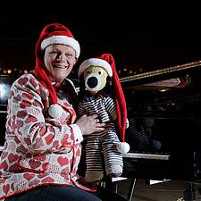 SIGURD OG BØRNEKOR SPILLER OG SYNGER I WIKINGHALLE
Den 4. december er der børnejulekoncert i Hanved.&hellip;