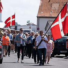 SIKKE EN DAG
Solskin, pølser, hygge, debat, optog, snak, softis, hoppeborg, hilsner, musik, gensyn,&hellip;