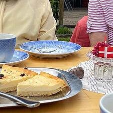 Sol, sommer, kaffe, kage, gode samtaler og aktiviteter til sommerfesten i Moldened forsamlingshus&hellip;