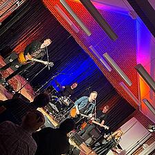 I FREDAGS VAR DER AMERIKANSK COUNTRYROCK OG GOD STEMNING I SSF FORSAMLINGSHUSET
TAK TIL THE&hellip;