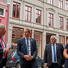 KLAUS SCHLIE: HOLD FAST I JERES IDENTITET
I dag kom Daniel Günther, Slesvig-Holstens&hellip;