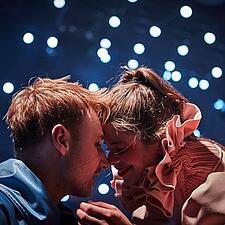FLERE TILSKUERE FÅR MULIGHED FOR AT OPLEVE TEATRET MØLLENS GENFORENINGSSTYKKE
Til april håber&hellip;