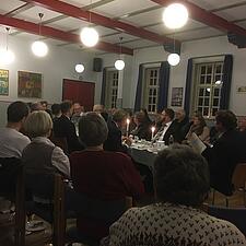 FORTÆLLINGEN OM ET GÆSTEBUD idag på Valsbølhus. Interaktivt teater i smukke omgivelser.