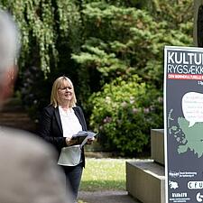 DEN BØRNEKULTURELLE RYGSÆK I SYDSLESVIG BLEV PRÆSENTERET
- Der er plantet et nyt træ i den&hellip;