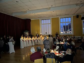 Hyggelige timer med gløgg, honningkager og julesange