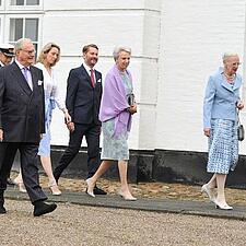 TIL RECEPTION HOS DRONNINGEN
I Dronning Margrethes og Prins Henriks omegnsreception på Gråsten slot&hellip;