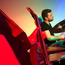 Spontan koncert med Odeion på Slesvighus. Tunge sounds med funky groove , da 4 boys from A. P. M. S&hellip;