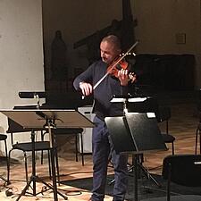 Solisten og dirigenten Alexandru Radu er nået frem 👍