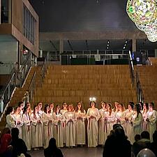 Rundt 250 gæster var mødt op til den traditionelle fælles julekoncert på A.P. Møller Skolen i&hellip;