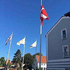 I anledning af Flagdagen for Danmarks udsendte, flages der på Slesvighus.